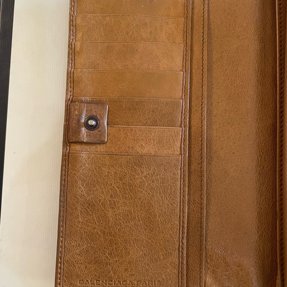 Balenciaga  Leather Wallet with Zipper details - Picture 8 of 14